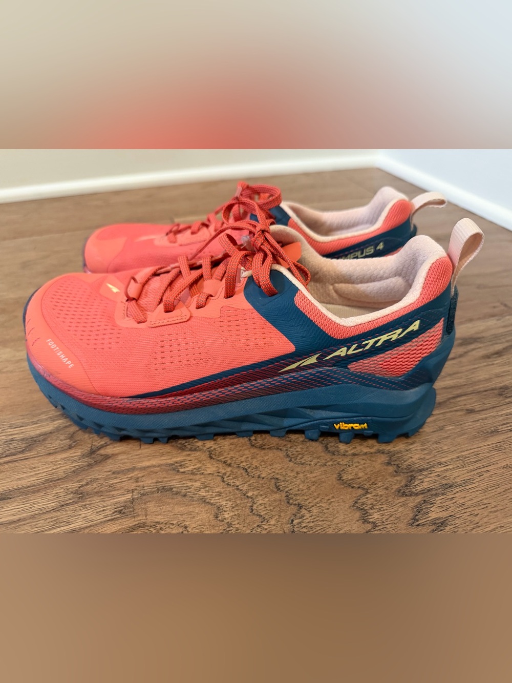 Altra Olympus 4 Women's Trail Running Shoes Vibram 9.5